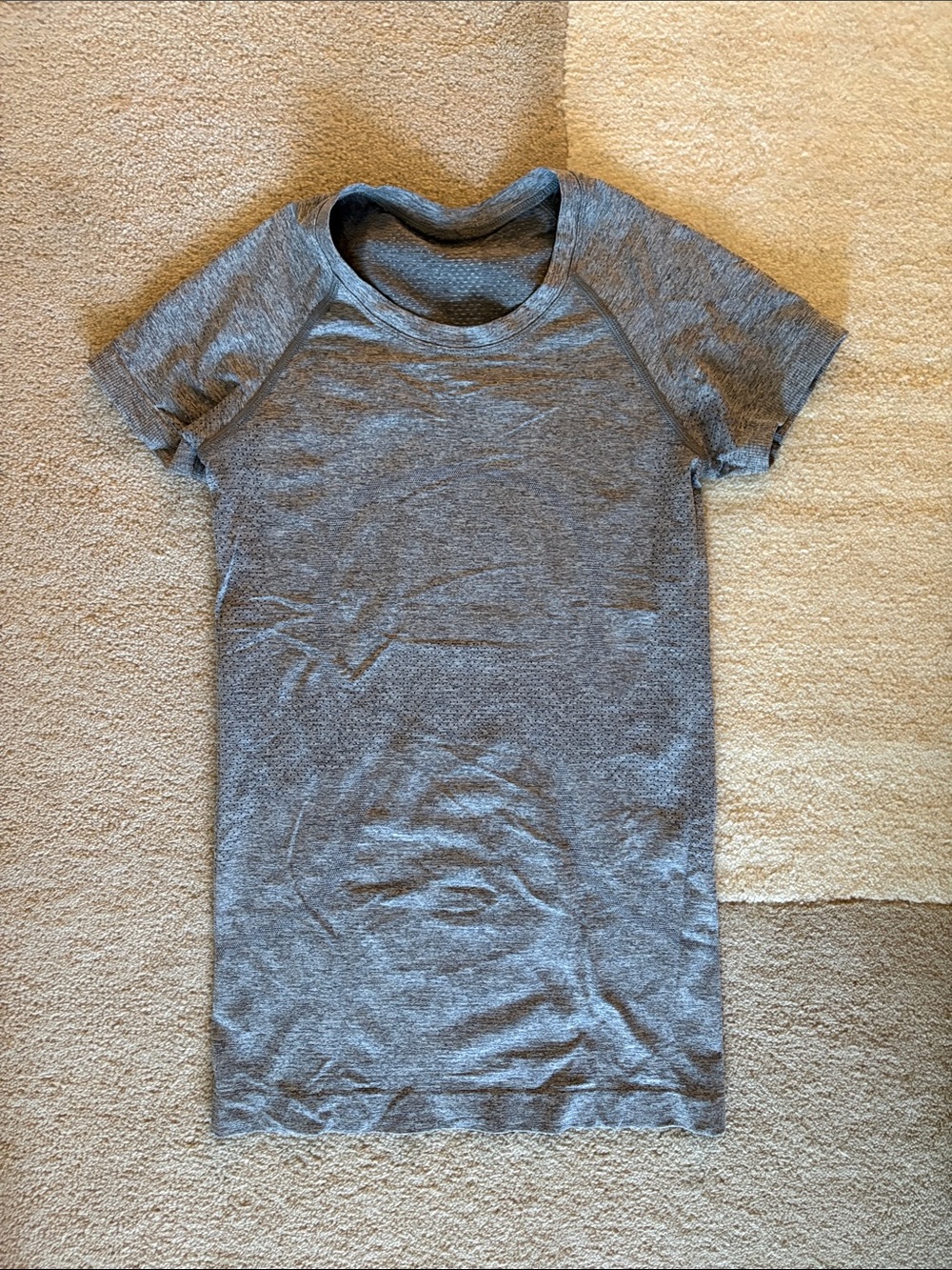 Lululemon Heather Gray Short Sleeve Tee